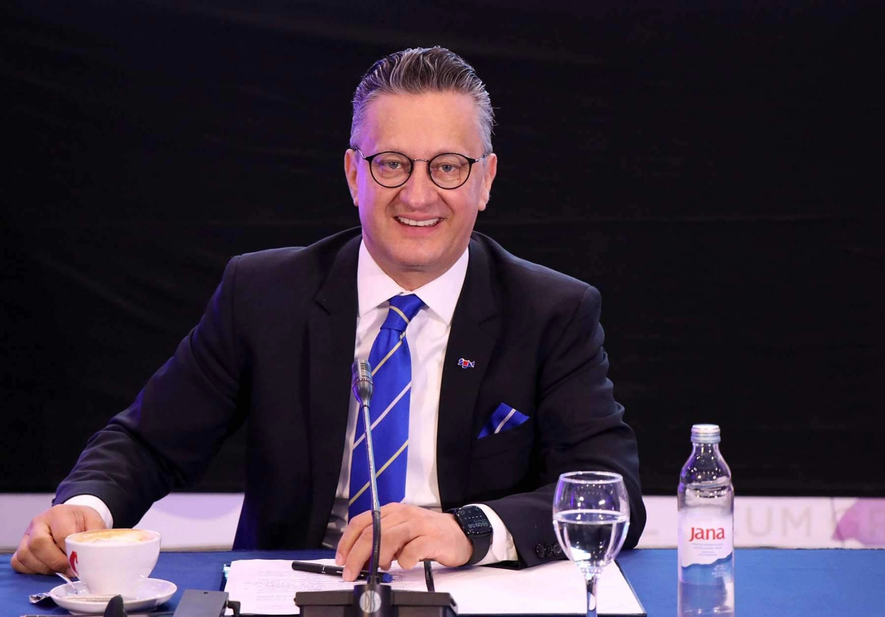 Novi problemi za Zorana Tomića, sindikati ga ozbiljno optužuju